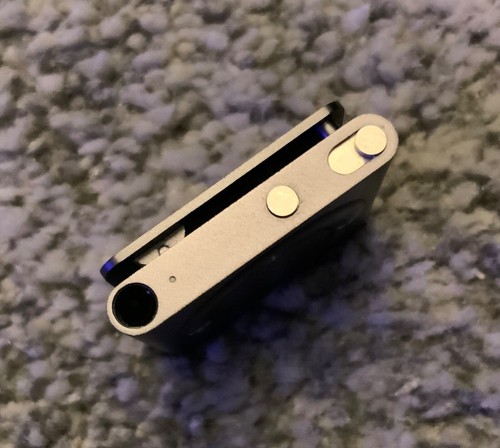 Apple iPod Shuffle 4th Generation 2GB Space Grey ref.806 - Picture 3 of 4