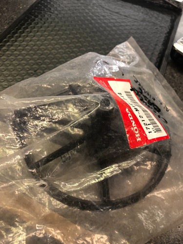 Honda Genuine Base, Element - 17212-Mac-740 - Picture 2 of 3