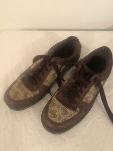 guess beige shoes