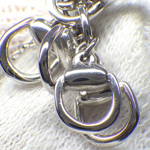 GUCCI Orecchini Traforati Gancio Morso di Cavallo Altalena Goccia Oro Bianco 750 (18K) - Foto 5 di 5