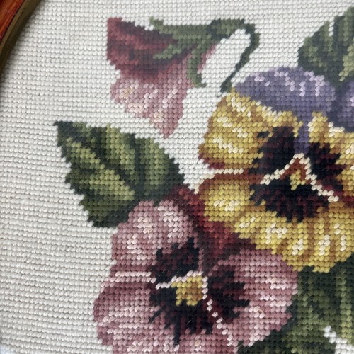 Vintage ovaler gerahmter Stiefmütterchen Nadelspitze Wandbehang 15,5 x 12 Zoll - Bild 7 von 8