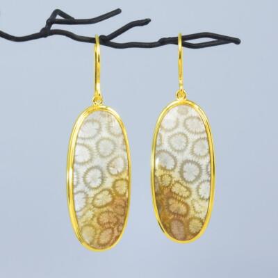Ohrringe 18K Gold Vermeil Sterling Silber & Agatized Fossil Korallen Cabochon