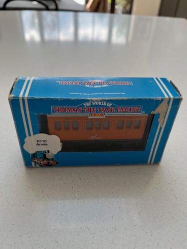 Hornby R110 Annie Coach - The World of Thomas The Tank Engine. Boxed - Picture 1 of 3