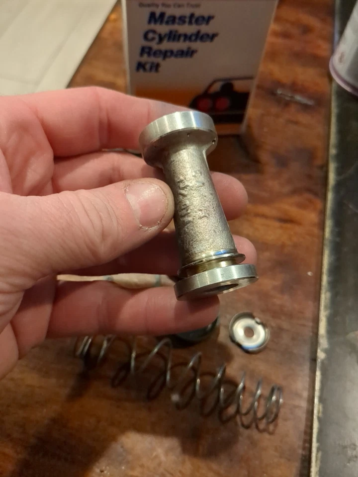 Kit de reparación de cilindro maestro de embrague Wagner F33148 para Chevrolet C10 C30 K10  Foto 3 de 4