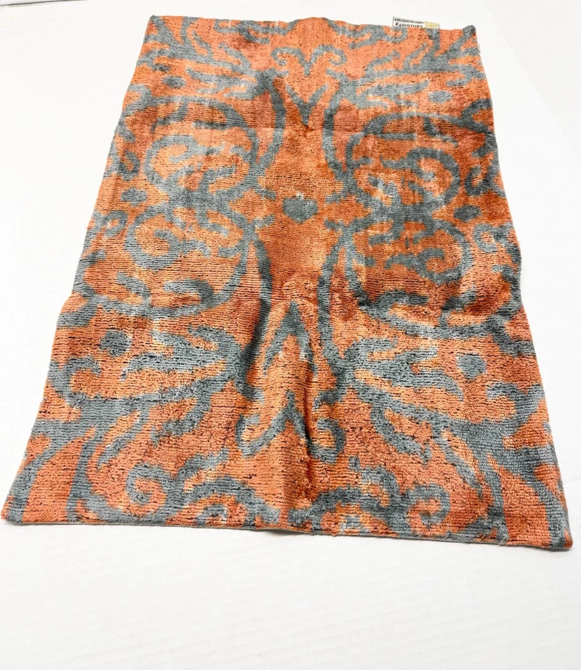 CaliComfy Canvello Handmade Luxury Silk Velvet Ikat Pillow Cover & Insert - Image 4 of 4