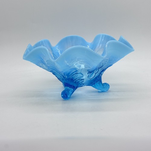 Antiguo cuenco con patas de vidrio opalescente azul Dungan borde con volantes de palma y pergamino - Imagen 13 de 16