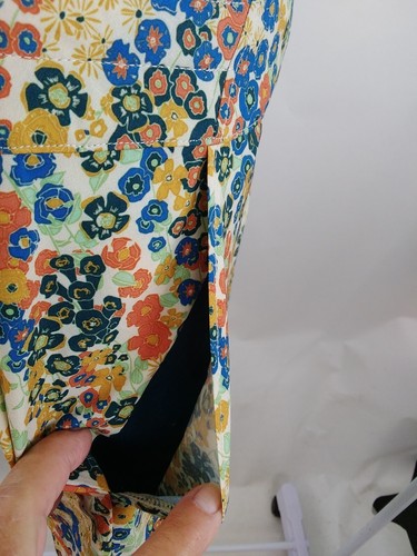 Smartwool Women Active Hike Shorts Almond Meadow Print Medium 16607-L52 - Picture 4 of 8