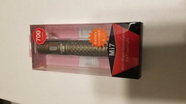 OLIGHT I5T EOS 300 Lumens Tail Switch Waterproof EDC LED Flashlight w//AA Battery