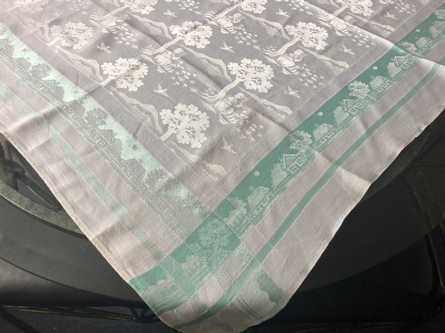 VINTAGE Square White Glossy Rayon Damask Green Striped Tablecloth 130X130cm VINTAGE Square White Glossy Rayon Damask Green Striped Tablecloth 130X130cm