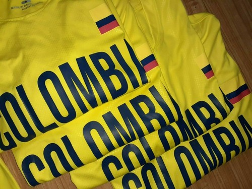 NEU Herren Kolumbien Flagge Fußball Trikot Shirt Weltmeisterschaft Gehrung S L XL L@@K - Bild 1 von 9