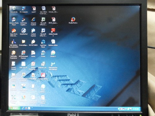 retro Dell Dimension 3000 Desktop Tower PC Windows XP 2.4GHz Proc 1.25 GB Ram - Picture 8 of 10