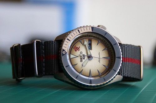SEIKO 5 SPORTS NARUTO & BORUTO - SRPF71K1 - GAARA - LTD. EDITION - Picture 10 of 17