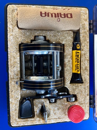 NEU VINTAGE DAIWA MILLIONAIRE V ANGELROLLE + KOFFER & TEILE JAPAN NOS VTG UNFISH - Bild 10 von 15