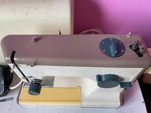 Vintage Frister Rossmann Cub 3 Sewing Machine & Pedal With Carry Case Tested - Picture 3 of 10