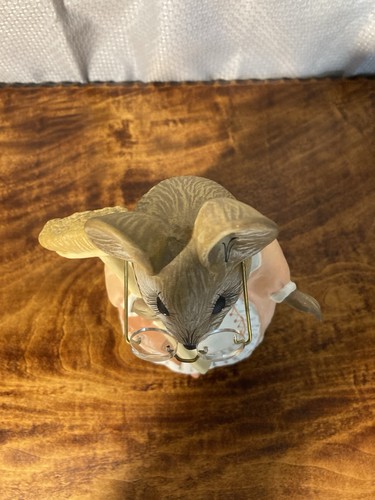 Vintage Hand Painted Ceramic Lady Mouse with Broom/Dust Pan & Glasses - Picture 13 of 15