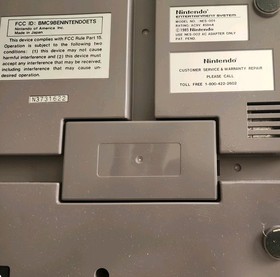 Original Nintendo  1985 NES - 001  (2) Zapper guns (2) gaming joystick (s). 