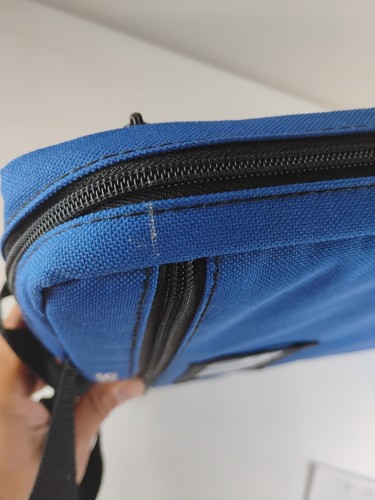 19 Stück Fiskars Dekoscheren in einer blauen Fiskars Tragetasche mit Reißverschluss - Bild 3 von 8