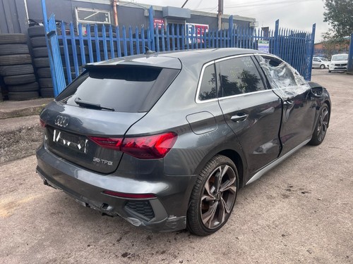 AUDI A3 8Y 1.5 BENZIN 2022 AUSSCHLACHTEN AUKTION NUR FÜR EINE RADMUTTER  - Bild 6 von 7