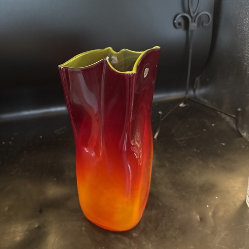 blenko amberina Tequila Sunrise Bag Vase 10in Circa 2004 - Picture 4 of 11