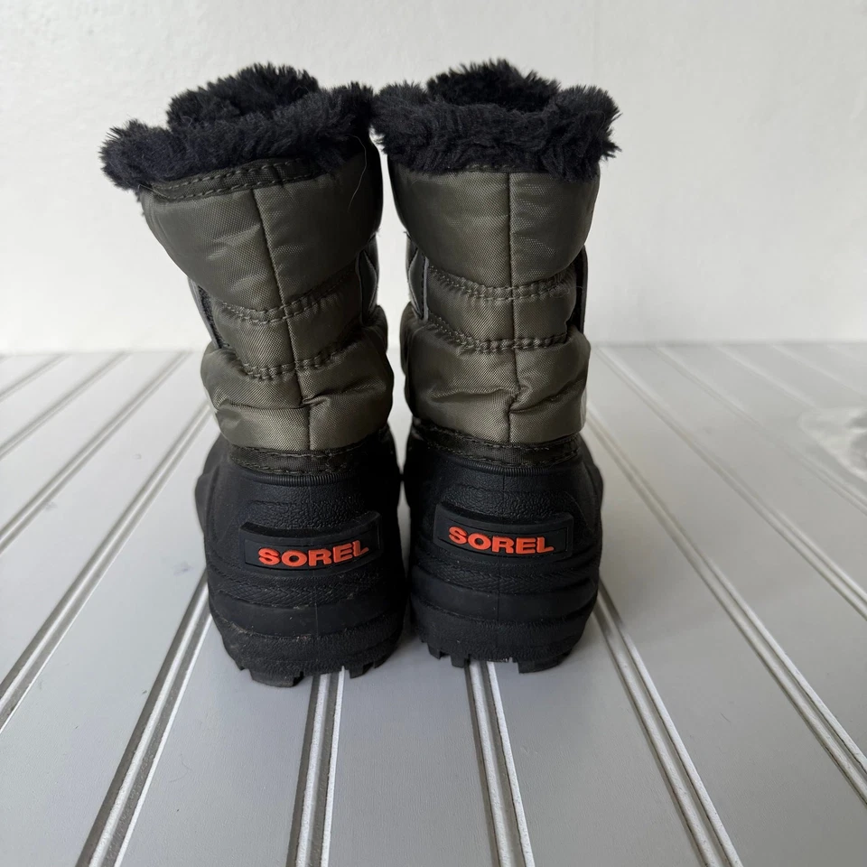 Sorel BABY Niño Talla 9 Botas Nieve Verde Oliva y Naranja Foto 3 de 4