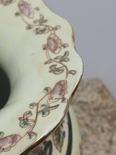 Beautiful Chinese Floral Design Vase 11” Tall Flowers Scalloped Floral Rim - Picture 7 of 8