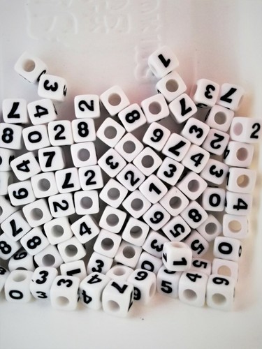 100 Piatto Rotondo/Cubo Alfabeti/Lettere & Numeri Acrilico Perline 6,7,8, 10mm - Picture 5 of 42