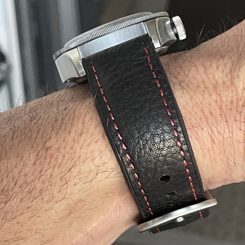 22 mm Wasserdicht Schwarz Leder Uhrenarmband Kautschuk Unterseite ROTE Naht - Bild 1 von 12