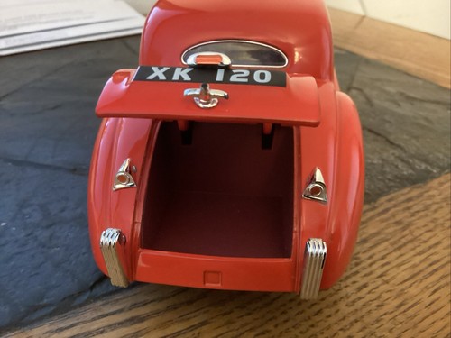 Signature 1/18 Scale Diecast 18120 - 1949 Jaguar XK120 - Red Beauty VGC - Picture 8 of 14