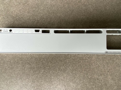 Cisco Catalyst C9300-24P-E C9300-24P-A Płyta czołowa do wymiany - Zdjęcie 2 z 4