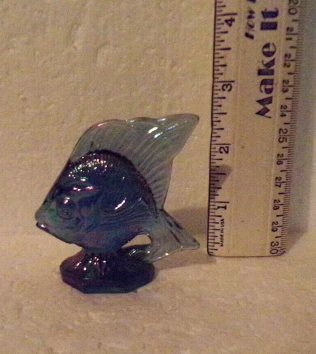 LOOK FENTON 2 1/2" TALL BLUE FISH FIGURINE DISPLAY