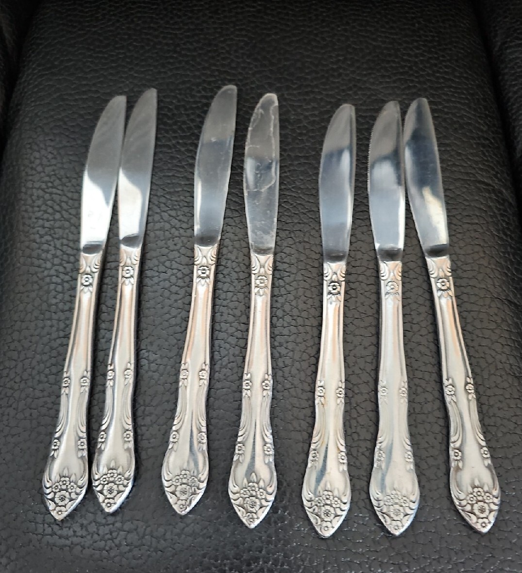 Rogers Dream Rose Dinner Knives Stainless Korea Set of 7 Knife Bud Vintage