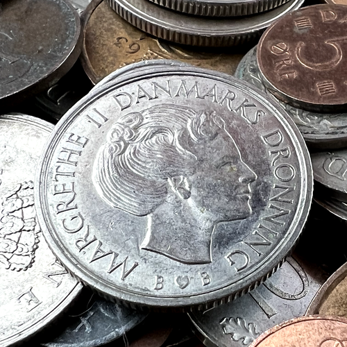 Monedas danesas 2,5 kg lote a granel de ~550 monedas de Dinamarca 🇩🇰 - Imagen 9 de 15