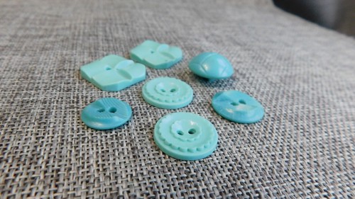 Lot of Vintage Colt Mfg. Buttons Aqua Teal Blue #034-W - Picture 2 of 4