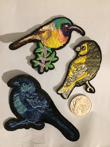3 Sew On Patches Appliqué Patch Bird Birds Blue Yellow Brown Green 7cm - Picture 4 of 10