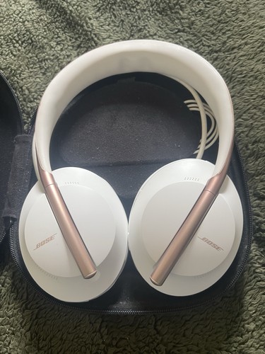 Bose 700 Noise-Cancelling Over-Ear Headphones Wireless Bluetooth - Picture 5 of 6