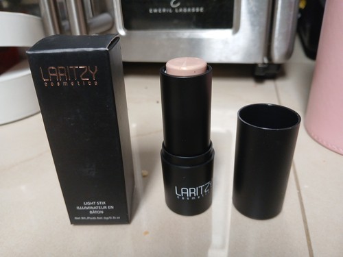 Laritzy Light Stix Illuminating Cream Highlighter Stick Shade Halo 0,31oz 9g Neu im Karton - Bild 2 von 4