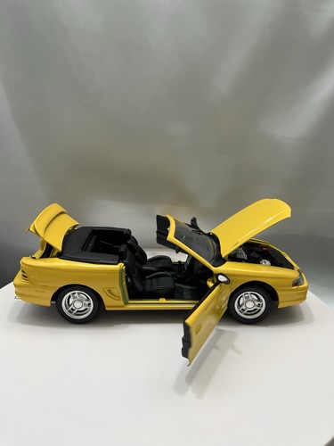 JOUEF EVOLUTION “Ford Mustang GT Cabriolet “ GIALLA LIMITED EDITION 1:18 # 3106 - Picture 11 of 14