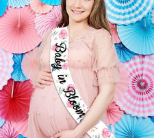Baby in Bloom Sash with 2 Badges Mommy to Be and Daddy to Be Badges for a Baby S