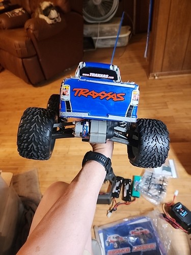 Traxxas Stampede 2WD 1/10 RC Truck Titan 12T 550 w Remote, Charger + Accessories - Picture 12 of 24