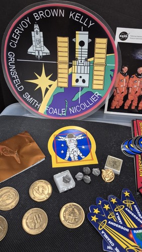 Last Of My Nasa Items. Lot Decals,medals,pins,mouse Pad, Photo,patch... - Picture 4 of 15
