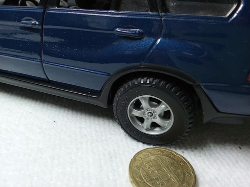 J952 Maisto 1:24 BMW X5 Pkw Made in Thailand SUV - Picture 17 of 22