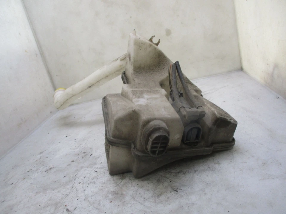 Reservoir lave-glace avant Renault CLIO IV 289100179R - Photo 3/3