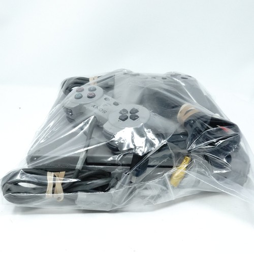 Sony PlayStation (SCPH-5501) +2 Controllers +All Cables +2 PS1 Black Label Games - Picture 5 of 11