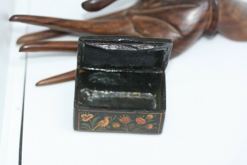 ANTIQUE PERSIS QAJAR LACQUERED PAPIER MACHE HAND PAINTED SNUFF BOX 2" x 1" 5 CM - Picture 4 of 12