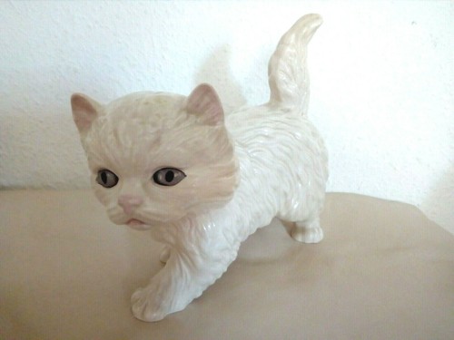 Niedliche Katze, Perserkatze, Manufaktur Melba, Made in England, 15 cm x 21 cm.