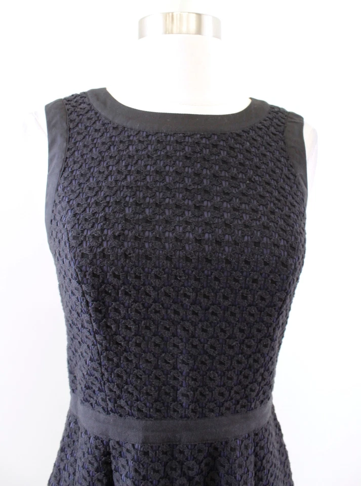 Vestido Sail to Sable Negro Azul Marino Crochet Encaje Ilusión Ajuste y Acampanado Talla 4 Foto 4 de 4