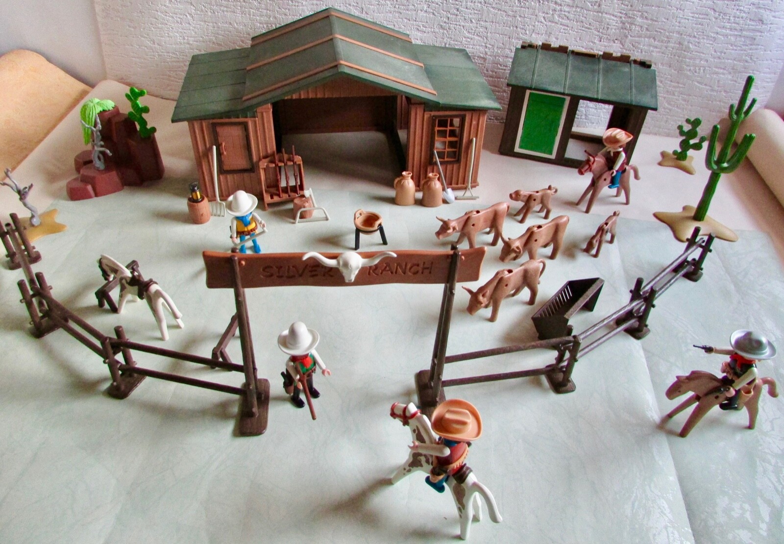 Playmobil Western Silber Ranch 3768, Stall, 3304 Cowboys, 3381 Sheriff Playmobil Western Silber Ranch 3768, Stall, 3304 Cowboys, 3381 Sheriff