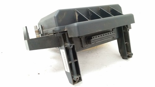 2005 CHRYSLER 300 Engine Motor Under Hood Compartment Fuse Relay Box - Picture 4 of 6