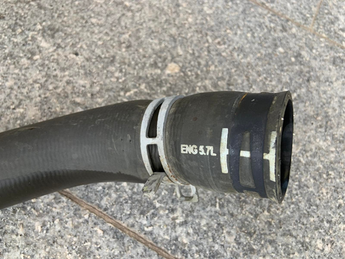 2013–2018 Ram 1500 Kühler-Kühlschlauch-Einlass, OEM-Teilenummer 68571917AA - Picture 4 of 4