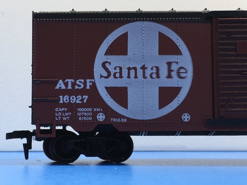 HO Scale ATSF 16927 "Shock Control" Forty Foot Freight Train Box Car #6 - Picture 6 of 12